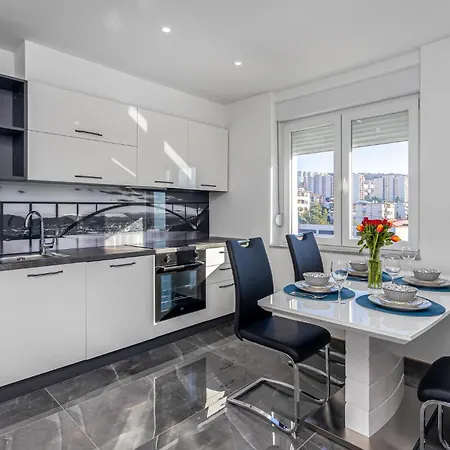 Stunning In With Kitchen *